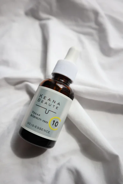 ＼ピュアビタミンC10 ％高配合／夏に開いた毛穴ケアにおすすめ美容液(^^)/