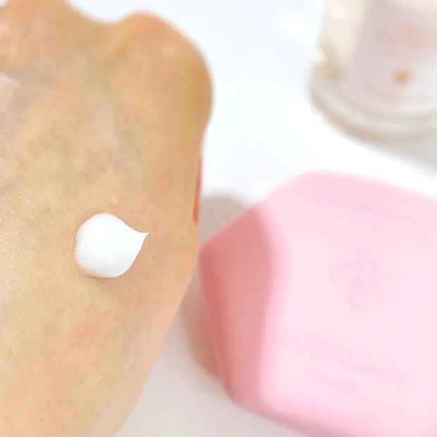 人気のフレグランスシリーズのハンドクリーム[アクア　アレゴリア　ハンドクリーム]



