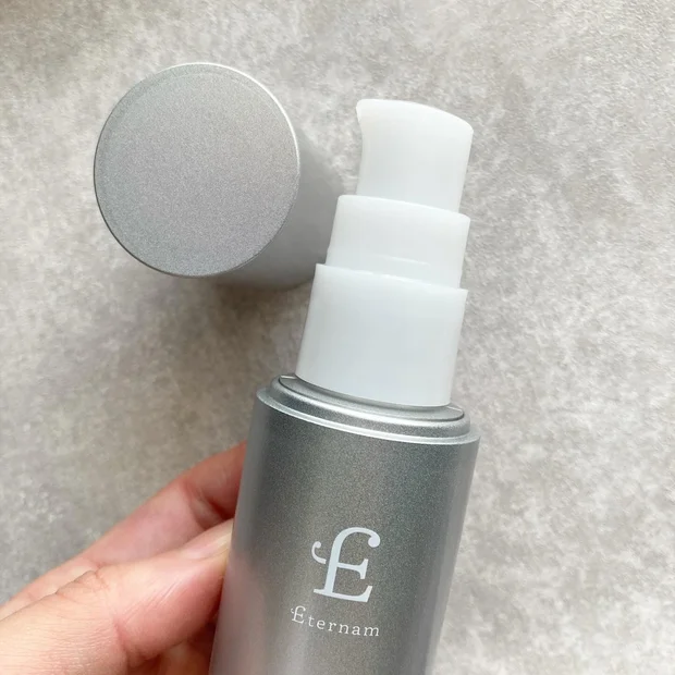 ヒト臍帯由来間葉系幹細胞培養上清液を高配合した「エテルナム セラム」！様々な肌悩み全体に働きかけてくれる高機能セラムです◎