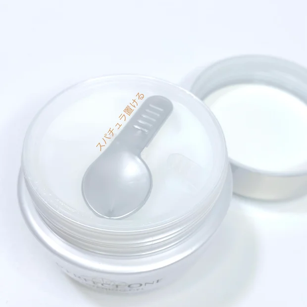 パーフェクトワン 薬用ホワイトニングジェル(医薬部外品)の使う時のポイントと一緒にご紹介