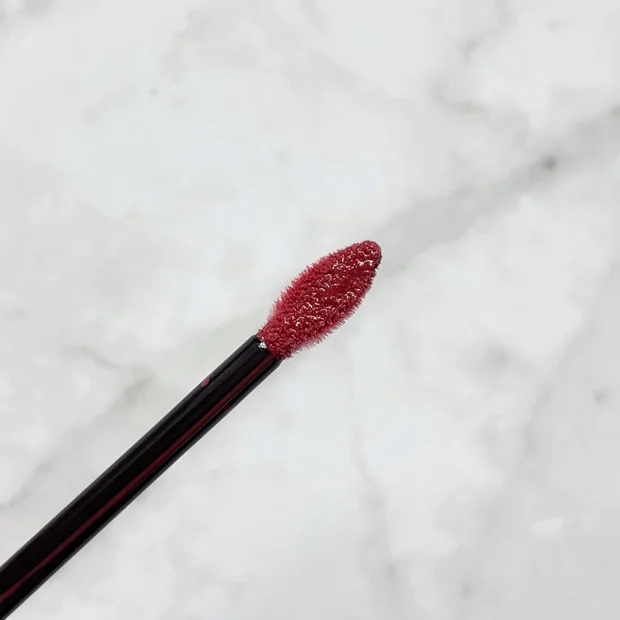 【エレガンス新色リップ】イエベ春の冬メイクに！「クラルテルージュビジュー 11」をレビュー｜既存色との違いは？