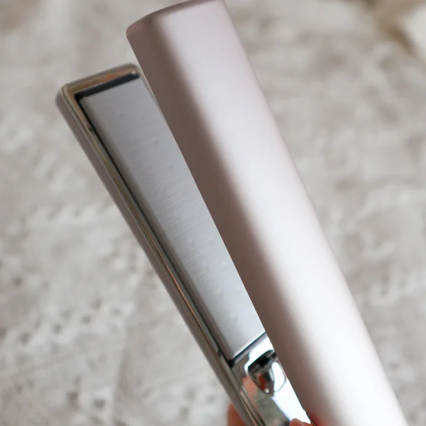 【ケアレクト】あのプリュスオーからサロン帰りのツヤ髪を再現できるヘアアイロンが登場！