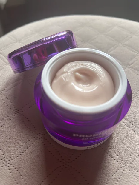 肌の引き締めとハリを実感！プロバイオダーム™ 3D リフティングクリームの魅力