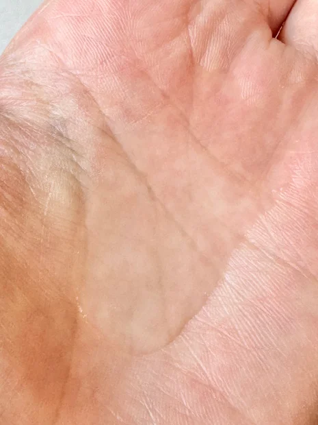 1本で化粧水と美容液の2役！DHC初のセラムインローションでふっくら艶肌へ。