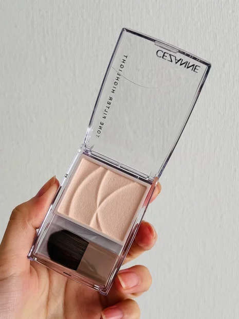 【爆売れコスメ】セザンヌ「トーンフィルターハイライト」を紹介します！