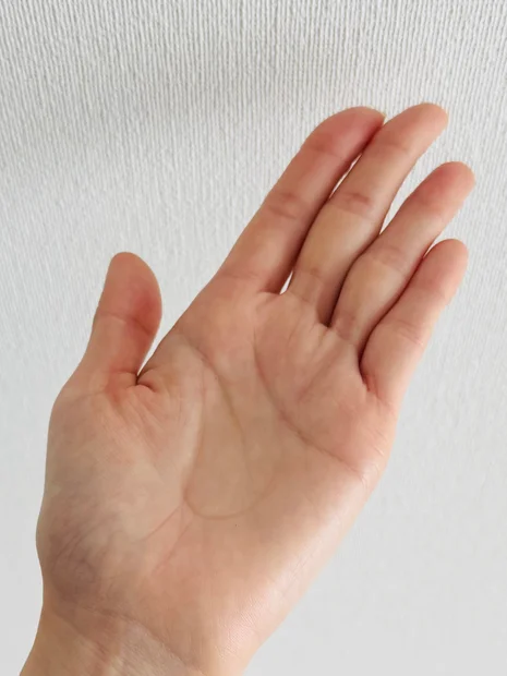 ゆらぎ肌に寄り添う。【DHC】の新作、クリスタルスキン美容液ローションで叶える透明感！