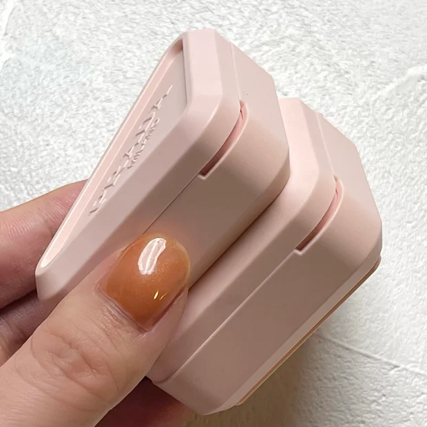 【PRADA BEAUTY新作】完売カラー続出！新感覚チーク「プラダ タッチ」解説レビュー