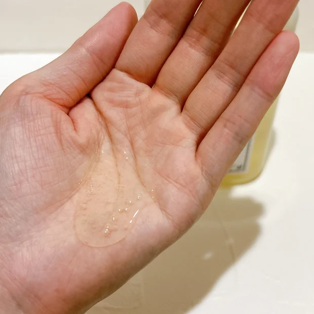 シルク配合の髪の導入美容液シャンプーをパサつき乾燥が気になる髪質の私が使ってみた！