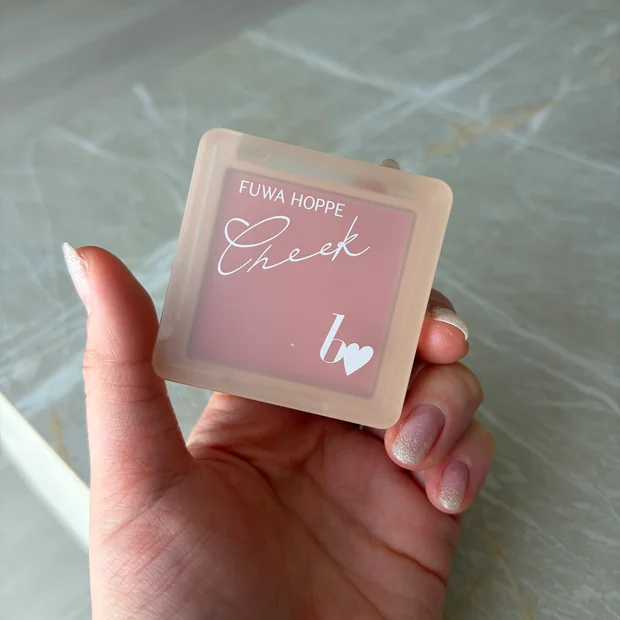 b idol（ビーアイドル）ふわほっぺチーク 02を徹底レビュー！ブルベ夏の血色チークにおすすめ♡