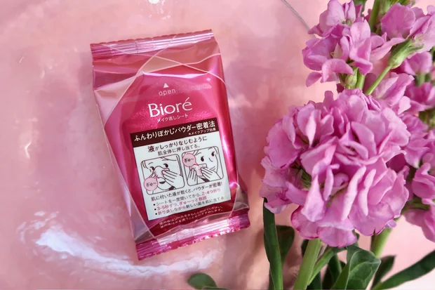 【軽く抑えるだけでパウダーをはたいたかのようにメイク直しができる魔法のシート】Biore メイク直しシート