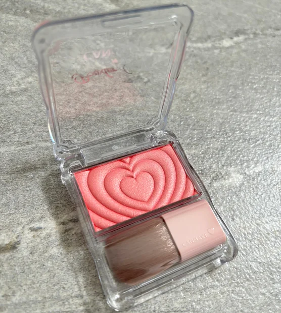 【キャンメイク】大人気ハートチークに新色！パウダーチークス P06 ジューシーコーラルをスウォッチ付でご紹介♪