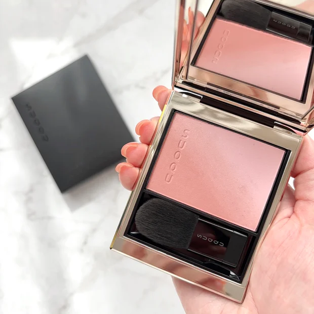 【SUQQUチーク新色】ブラーリングカラーブラッシュの新色はイエベ・ブルべどちらにおすすめ？｜既存色との違いは？