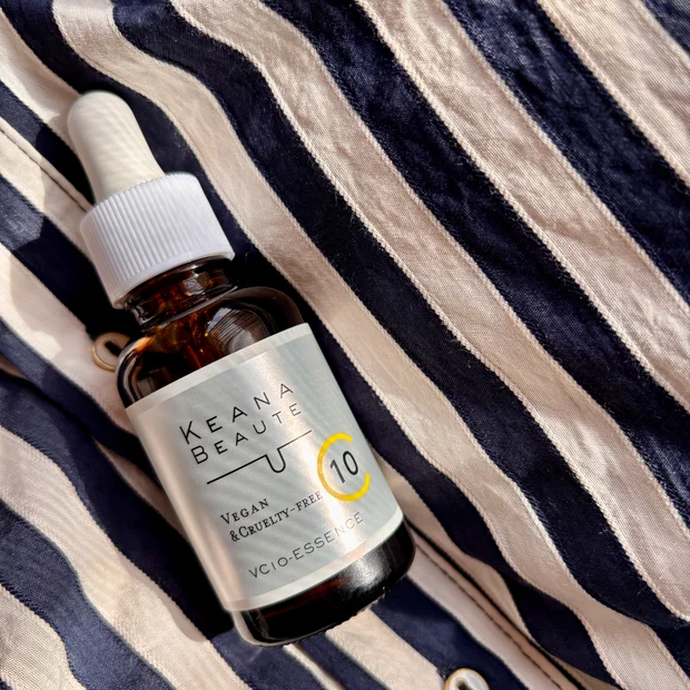 ピュアビタミンC１０％配合で濃密ケア♡【ケアナボーテ VC10濃美容液】