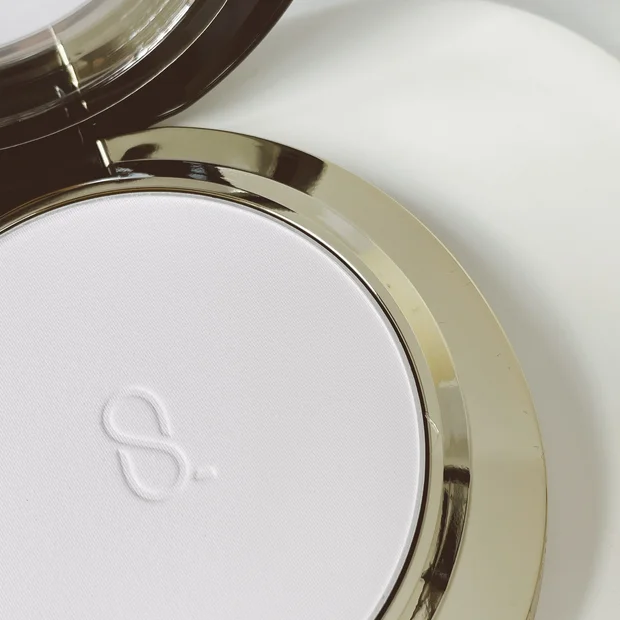 【透明感爆誕】話題のスック新作パウダー「ソフト マット セッティング パウダー」レビュー