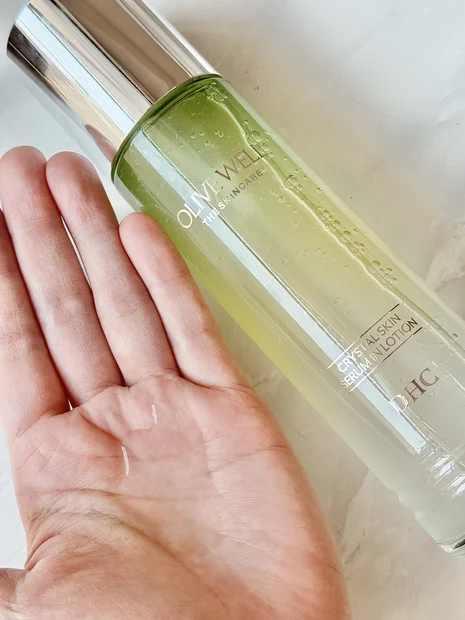 1本で化粧水と美容液の2役！DHC初のセラムインローションでふっくら艶肌へ。