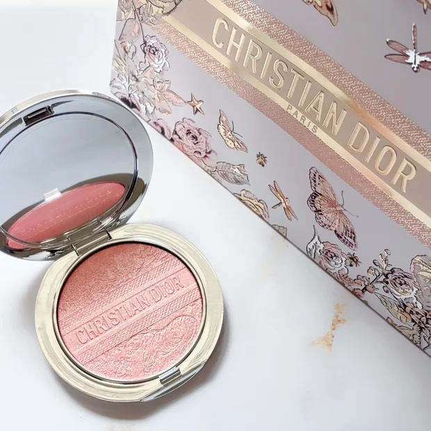 【ディオール限定】大人気ハイライトの新色が多幸感たっぷり！｜限定のプレゼントバッグもご紹介♡