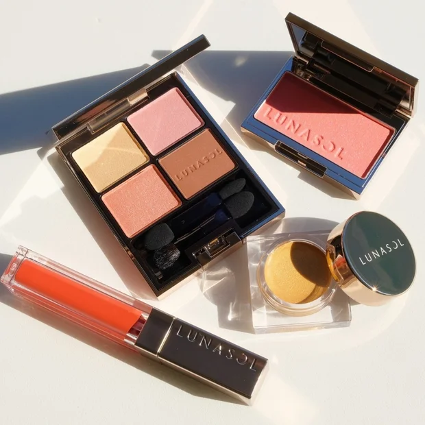 春コスメ21 大人気のアイパレットも進化 Suqquの春新色を速報でご紹介 マキアオンライン Maquia Online