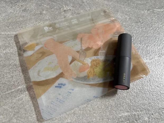 【オサジ】2025ホリデー数量限定！リップバームのおすすめカラーをスウォッチ付きでご紹介♪