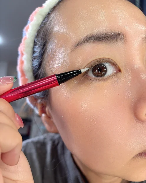 【VIVID GLOW アイラッシュ セラム】まつ毛のハリ・コシを育てる美容液を使ってみた！0.1mmの極細アイライナー型で生え際ケア