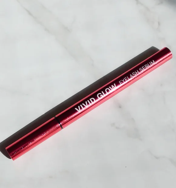 【VIVID GLOW】目元に自信を！忙しいアラサー営業職が愛用するまつ毛美容液♡