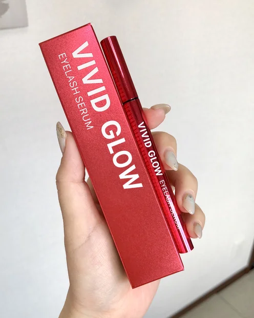 0.1mm極細ブラシで目元ケア。VIVID GLOWまつ毛美容液を紹介
