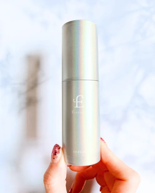 ヒト臍帯由来の間葉系幹細胞培養上清液を高配合したエテルナム セラムで時のない肌へ。