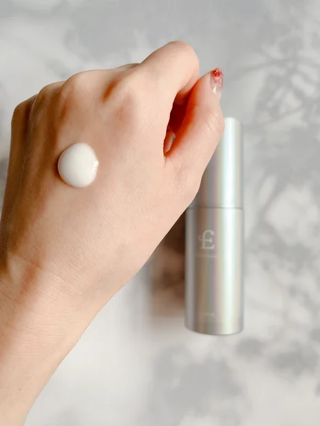 ヒト臍帯由来の間葉系幹細胞培養上清液を高配合したエテルナム セラムで時のない肌へ。