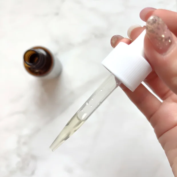 毛穴肌整う！「ケアナボーテ VC10濃美容液」をレビューします