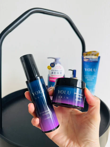 ドラッグストアで購入できる【YOLU】の新作スキンケアがすごい！熟睡美肌を叶えるオーバーナイトセラム＆クリーム〈モイスト〉を徹底解説します。