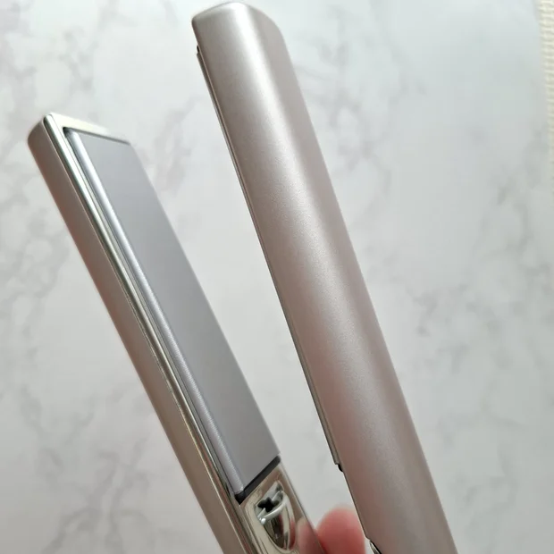 プリュスオーからヘアアイロン発売！細くてパサつきやすく、うねりが気になる私が使ってみたリアルレビューをお届け