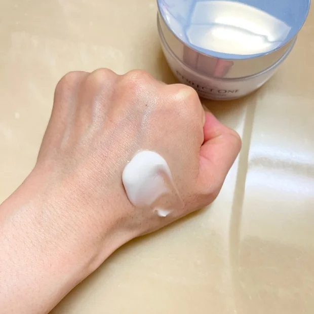 時短の味方♡これひとつで6役も！【パーフェクトワン 薬用ホワイト人ぐジェル】