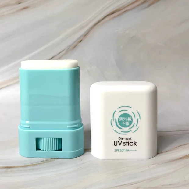 日焼け止めの塗り直しに便利！『紫外線予報 さらさらUVスティックF』をお試し＆ガチレビュー