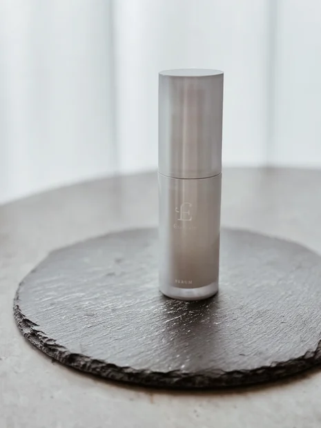 再生医療研究から生まれたエテルナム！上清液を贅沢配合で「時のない
肌」へ。