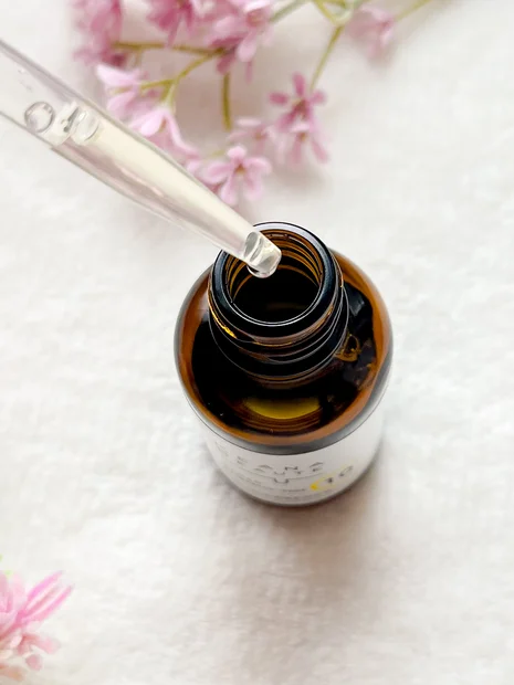 ＼プチプラ！ピュアビタミンC10%高配合の美容液／ケアナボーテ