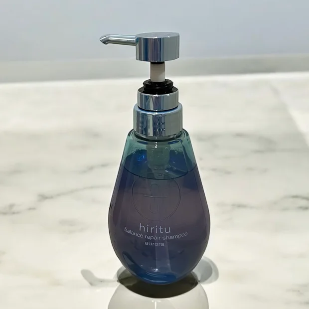 【美しいツヤ髪へ】ヒリツのオーロラシリーズのシャンプーとトリートメントの使用感をレビュー