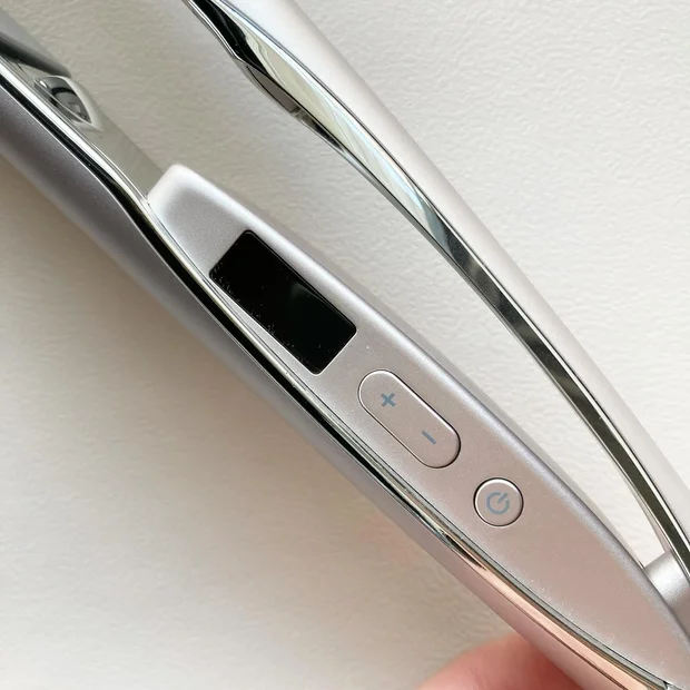 まるでサロン帰り！？毛先までなめらかなシルク髪を叶える魅力満載のケアレクト スムースケアアイロン♪