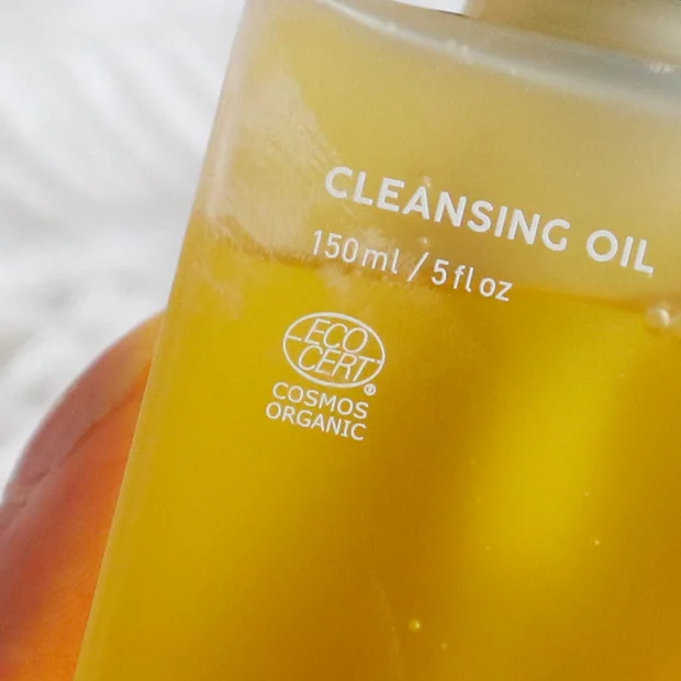 天然由来原料100%配合！BeクレンジングオイルCで肌にも環境にもいいクレンジング体験を。