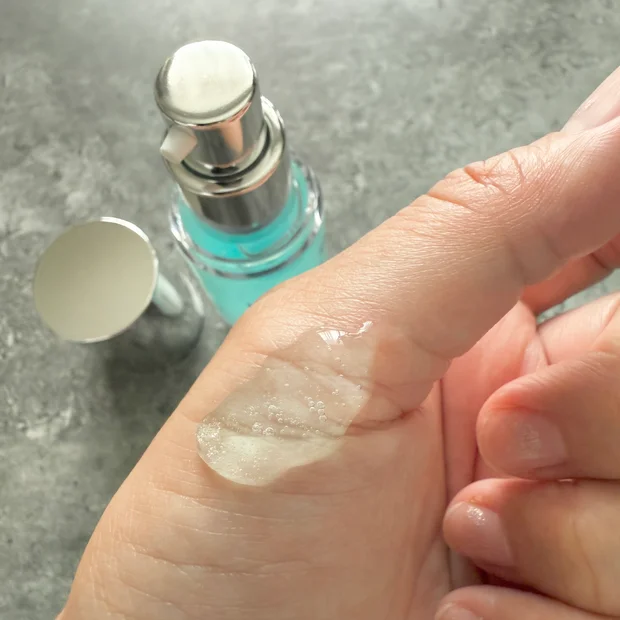 美容液にも“神経科学”？Environ［エンビロン］の最新セラム『セリエンスナイトセラム』気になる成分・使用感など徹底レビュー
