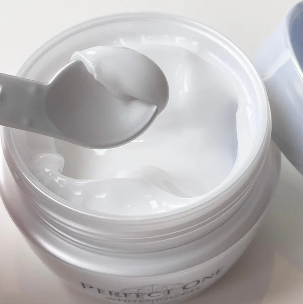 日本初の３つの有効成分とサポート成分を配合♡潜在シミに本気の【パーフェイクトワン】