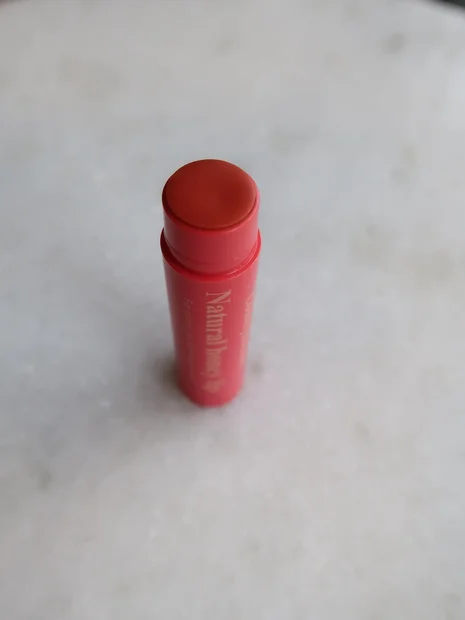 【40代プチプラコスメ】660円！プランパー効果のカラーリップクリームでお疲れ顔も血色UP