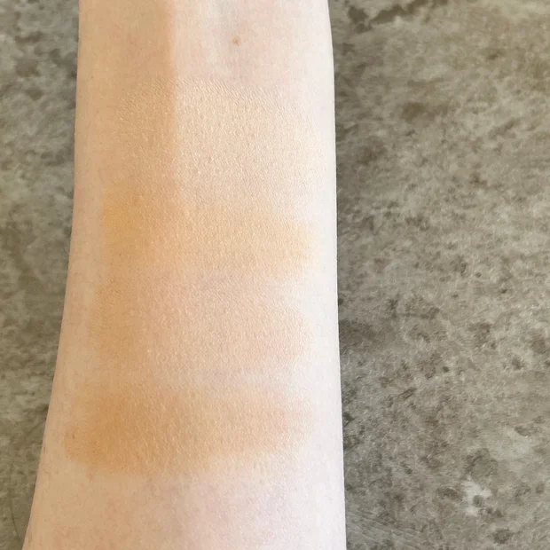 【メイベリン新作ファンデーション全色レビュー】スウォッチや使い心地も解説！