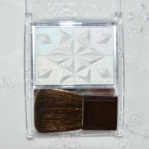 【セザンヌ新色ハイライト】10月上旬発売！2025年の限定色は4つのホワイトが合わさったスノーファンタジー❄️