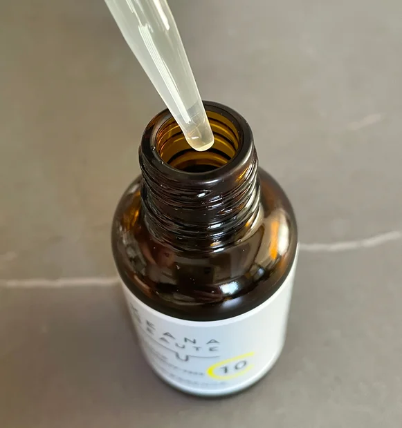 ケアナボーテ VC10濃美容液で集中毛穴ケア！！