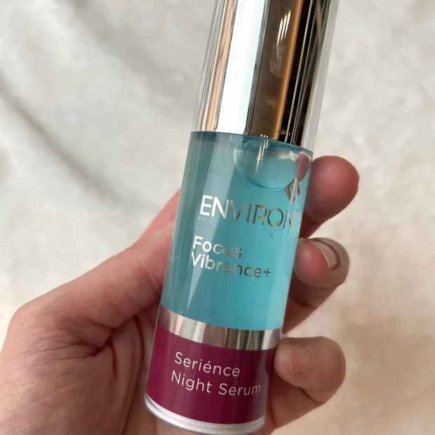 大人気エンビロン初の夜用美容液、『セリエンスナイトセラム』をレビュー!!若々しい印象肌へ♡