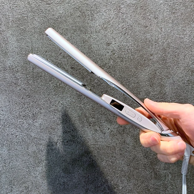 【虜になる人続出！？】プリュスオーから登場したヘアアイロンが、まるでサロン帰りだと話題に！