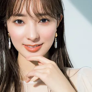 ニュアンスカラーＥＹＥなら締めなくても美人印象アップ