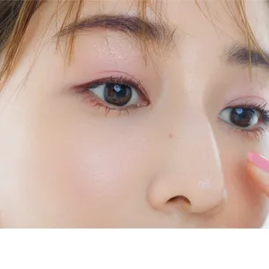 目元のクローズアップ