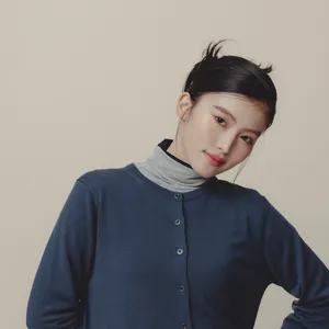 ユニクロ　UNIQLO　メリノクルーネックカーディガン　コーラルメイク