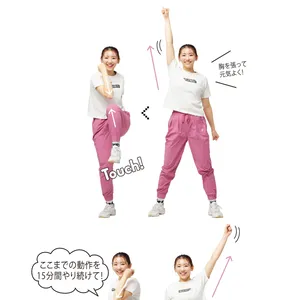 体をねじりながらひじとひざをタッチ