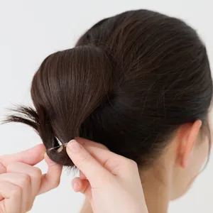 【セミロング①着物】清潔感と上品さを兼ね備えたくるりぱ仕立てのシニヨン　STEP４